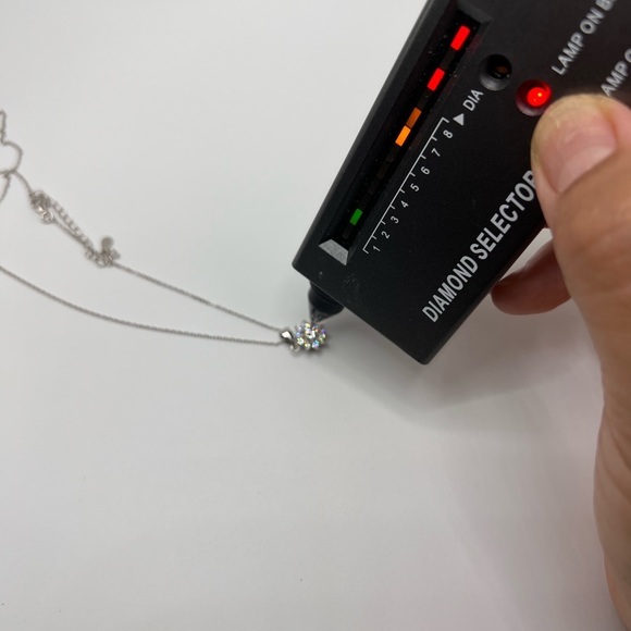 Super brilliant sparkling flower pendant necklace - Picture 5 of 5